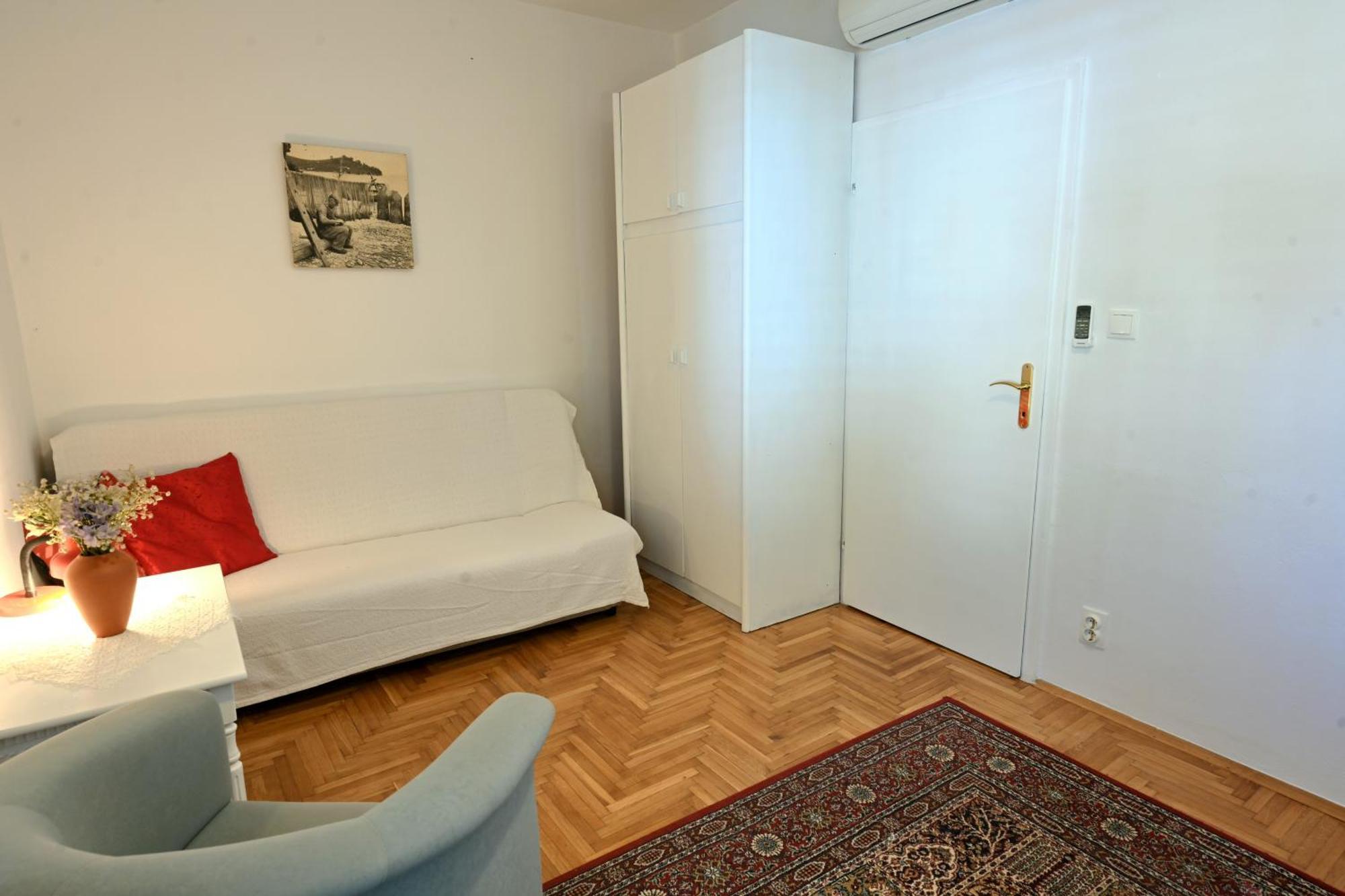 Luka's House - Zf Hvar gostionica