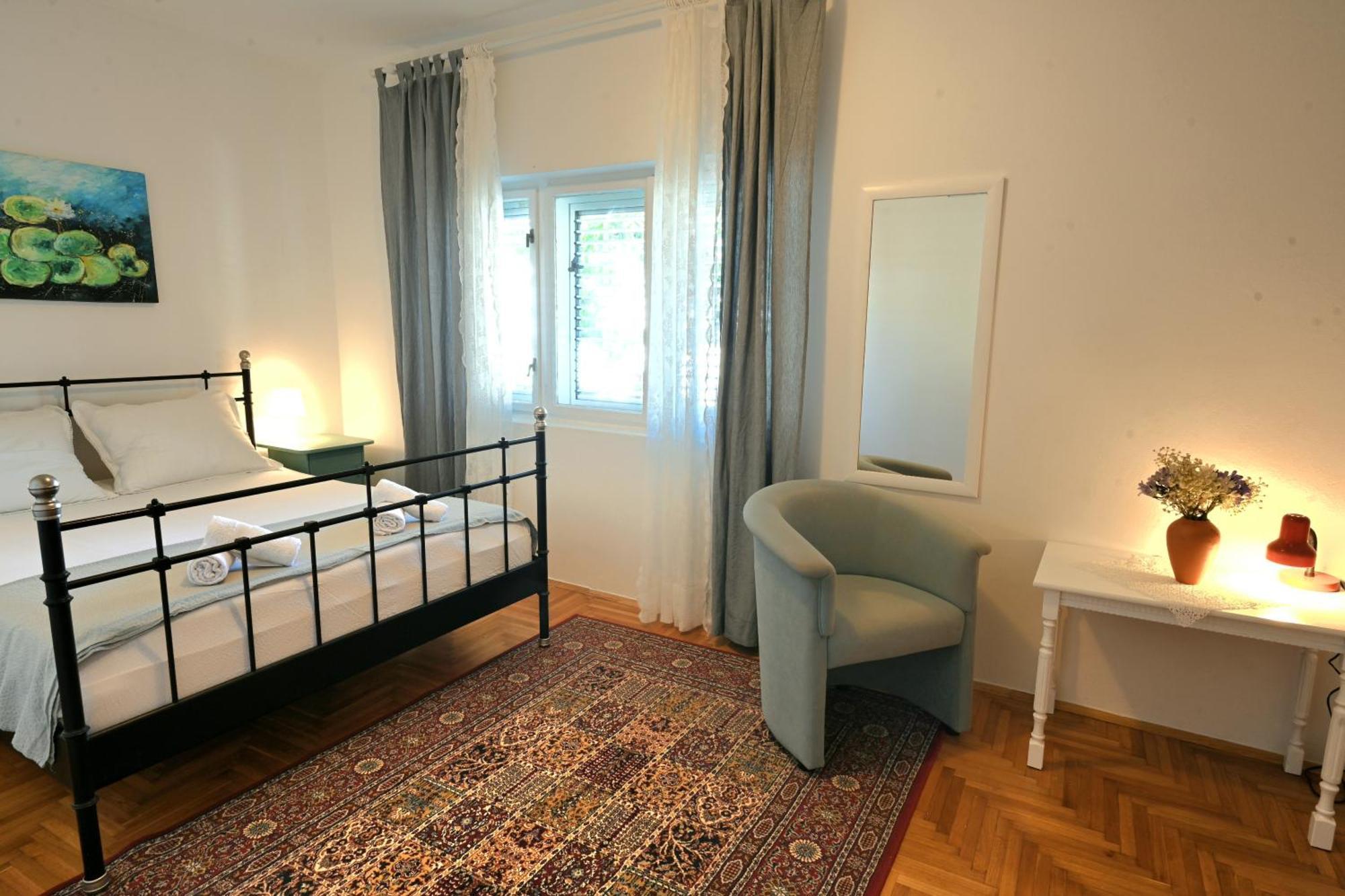 Luka's House - Zf Hvar gostionica